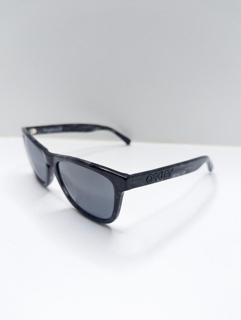 Oakley Frogskins LX 2043-08 Polarized Gray Lens Gray Tortoise Fade Sunglasses image 3