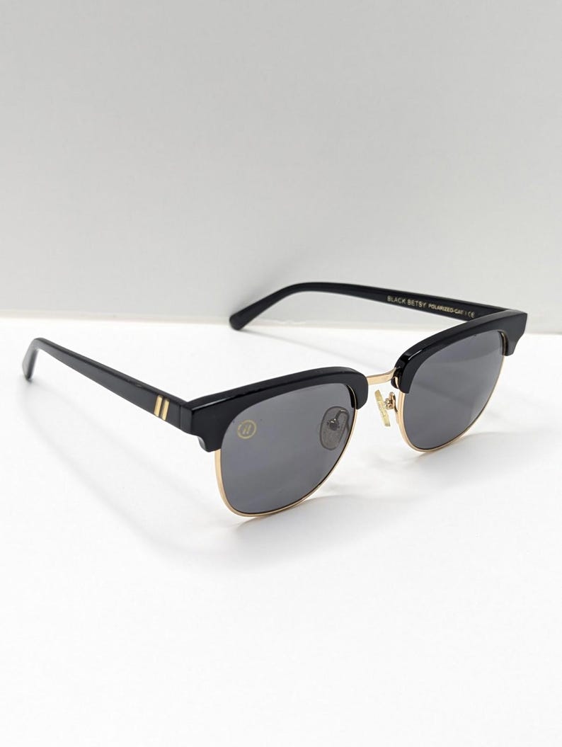 Gafas de sol Blenders Eyewear Black Betsy Cat 3 (modelo descatalogado) con lentes oscuras. imagen 9