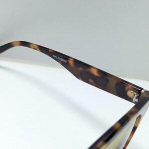 Gafas de sol Fila WFL01SG10 color ámbar degradado con montura de carey y forma de ojo de gato para mujer. imagen 5