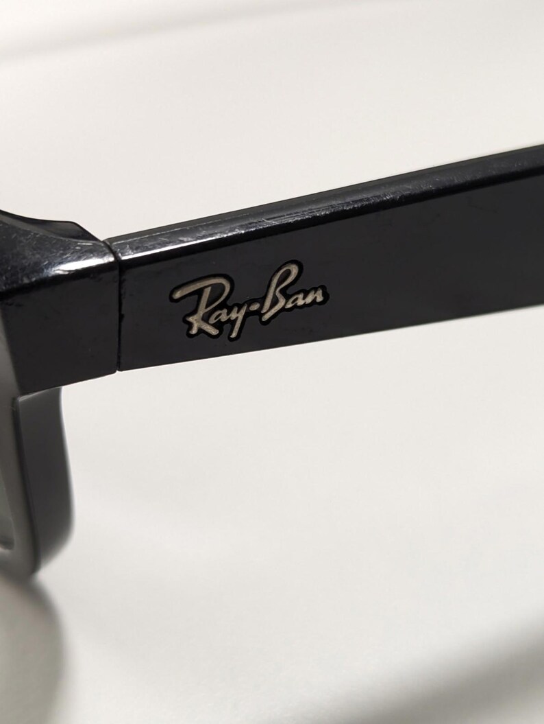 Okulary przeciwsłoneczne Vintage Ray-Ban Black Wayfarer, klasyczne czarne soczewki, szykowne zdjęcie 4
