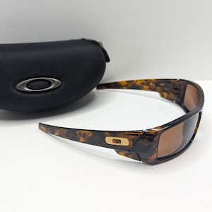 Gafas de sol Oakley Gascan 12-855 color marrón carey estilo Y2K para hombre. imagen 2