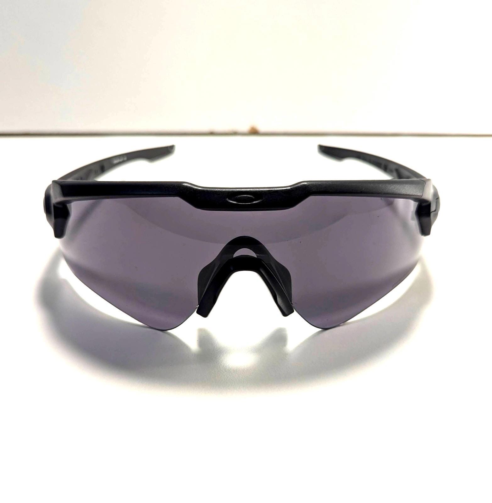 【ビンテージ】【オークリー】 Mフレーム/ サングラス/ブラック M Frame® Grey Lenses, Black Frame Sunglasses | Oakley® US