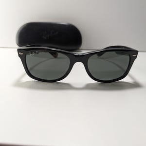 Okulary przeciwsłoneczne Vintage Ray-Ban Black Wayfarer, klasyczne czarne soczewki, szykowne zdjęcie 9