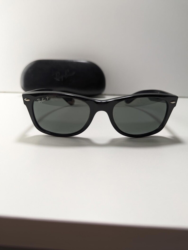 Okulary przeciwsłoneczne Vintage Ray-Ban Black Wayfarer, klasyczne czarne soczewki, szykowne zdjęcie 9