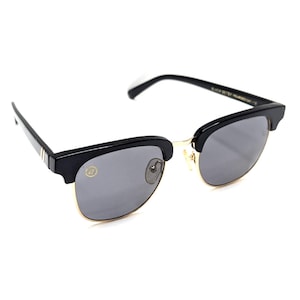 Gafas de sol Blenders Eyewear Black Betsy Cat 3 (modelo descatalogado) con lentes oscuras. imagen 1