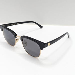 Gafas de sol Blenders Eyewear Black Betsy Cat 3 (modelo descatalogado) con lentes oscuras. imagen 5