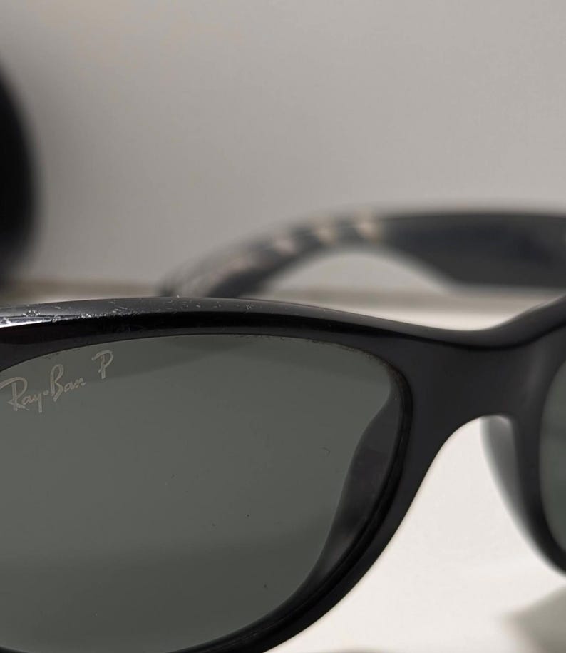 Okulary przeciwsłoneczne Vintage Ray-Ban Black Wayfarer, klasyczne czarne soczewki, szykowne zdjęcie 2