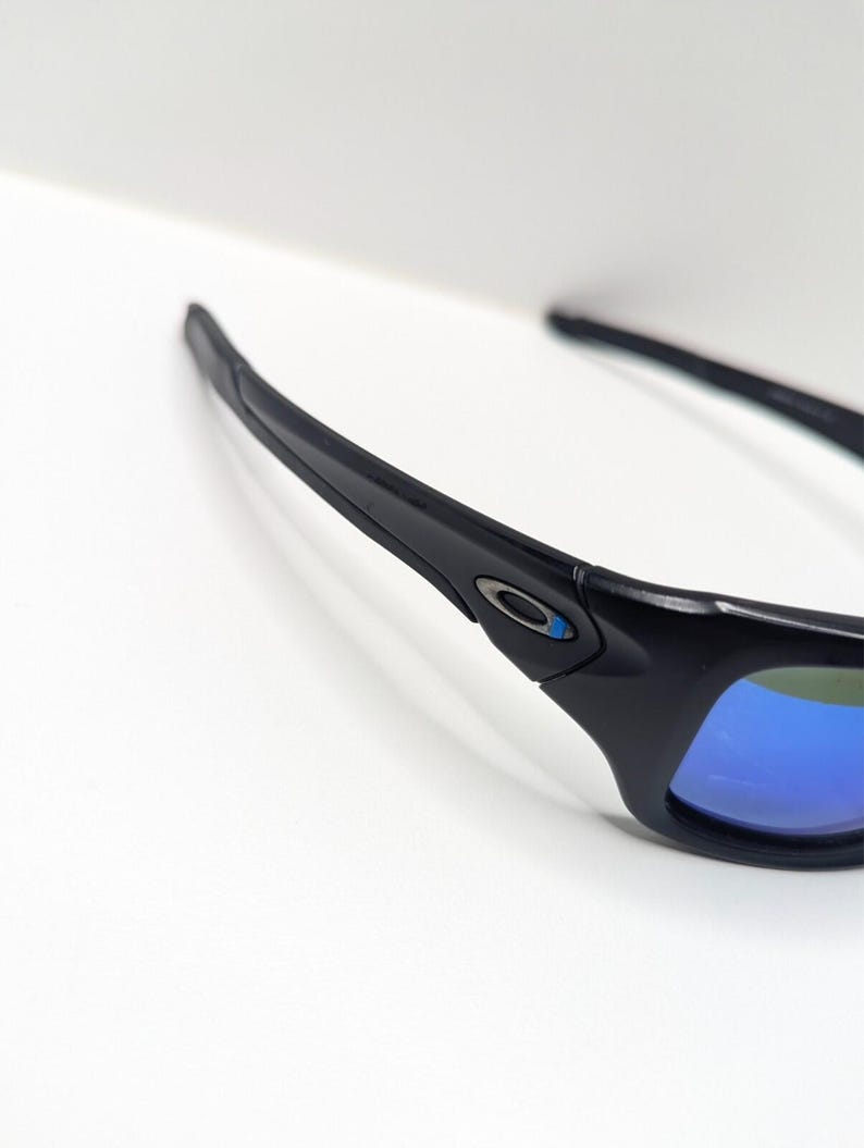 Oakley Valve 9236-28 Black Thin Blue Line Police Wrap Men’s Sunglasses 60-16-133 image 2