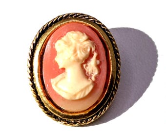 Vintage Cameo Brooch Pendant Gold Tone Pink Lady Portrait Oval Pin 4.2g
