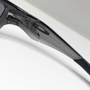 Gafas de sol Oakley Straight Jacket 04-327 para hombre, color gris humo y negro iridio. imagen 12