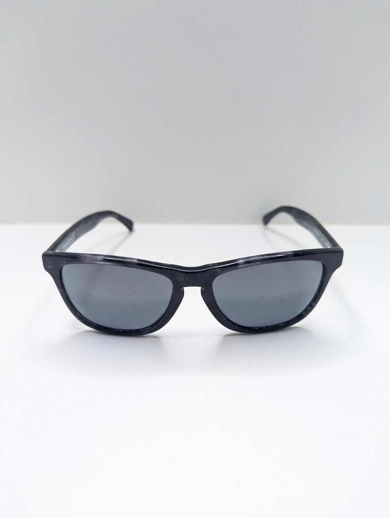 Oakley Frogskins LX 2043-08 Polarized Gray Lens Gray Tortoise Fade Sunglasses image 2