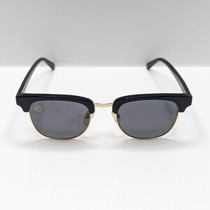 Gafas de sol Blenders Eyewear Black Betsy Cat 3 (modelo descatalogado) con lentes oscuras. imagen 3