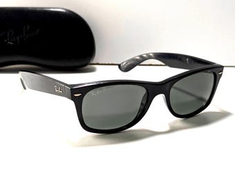 Vintage Ray-Ban Black Wayfarer Sunglasses Eyewear Classic Black Lenses Chic