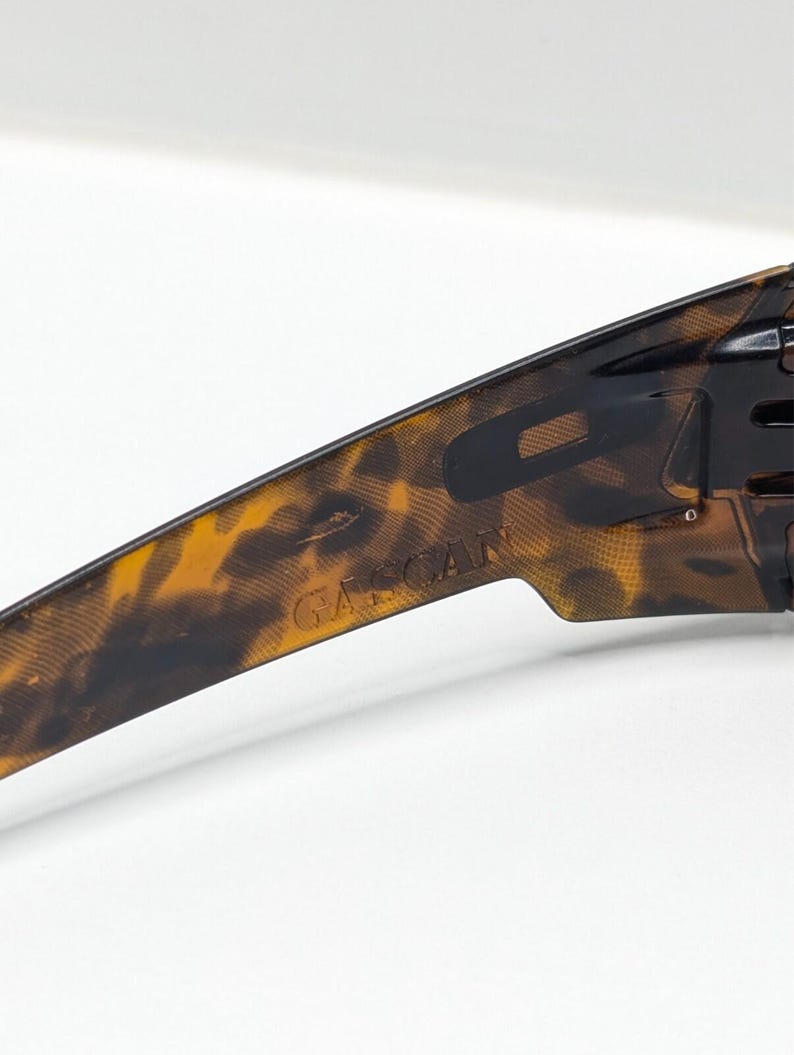 Gafas de sol Oakley Gascan 12-855 color marrón carey estilo Y2K para hombre. imagen 9