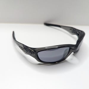 Gafas de sol Oakley Straight Jacket 04-327 para hombre, color gris humo y negro iridio. imagen 3