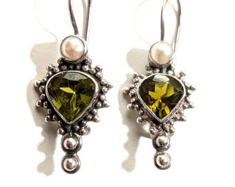 Orecchini pendenti vintage in argento sterling 925 con pietra verde e perla, 4,8 g.