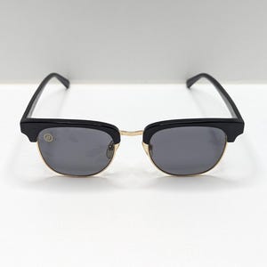 Gafas de sol Blenders Eyewear Black Betsy Cat 3 (modelo descatalogado) con lentes oscuras. imagen 3