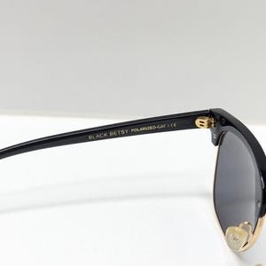 Gafas de sol Blenders Eyewear Black Betsy Cat 3 (modelo descatalogado) con lentes oscuras. imagen 7