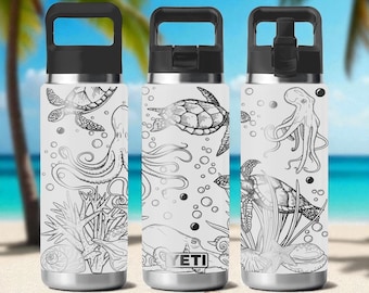 Meeresschildkröte und Tintenfisch YETI Becher - Gravierte Ocean Wildlife Flasche - Strandgeschenk für Meerestierliebhaber - 12 Unzen 18 Unzen 26 Unzen 36 Unzen 46 Unzen