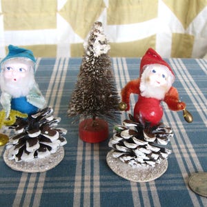 2 Pine Cone Elf&#39;s Vintage Pinecone Elf & Bottle Brush Christmas Tree Putz