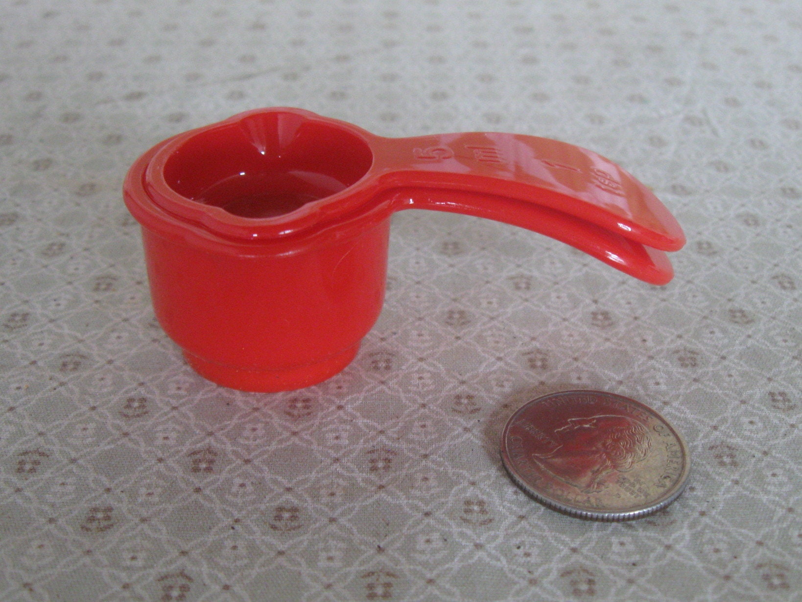 TUPPERWARE MEASURING CUPS MAGNETS Tiny Treasures Magnet Teaspoon Tablespoon  BLUE