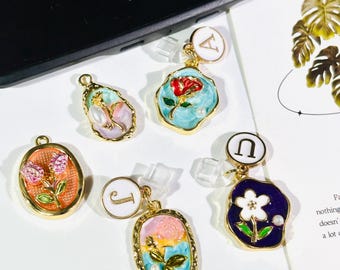 Tapón antipolvo para Kindle con diseño floral vintage: dije con inicial personalizada