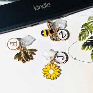 Custom Bee Daisy Kindle Charm, Phone Charm, Dust Plug Charm, E-Reader Accessory, Gift for Bookish