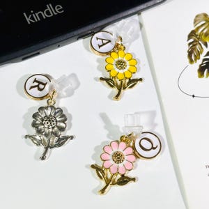 Custom Sunflower Kindle Charm, Phone Charm, Dust Plug Charm, E-Reader Accessory, Gift for Bookish