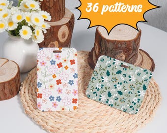 Puede incluir: Dos artículos rectangulares con estampado floral con un agujero en la parte superior se muestran en una estera tejida. Uno tiene un fondo blanco con flores rosas, rojas y azules. El otro tiene un fondo verde con flores blancas. El texto "36 patterns" está en una estrella amarilla.