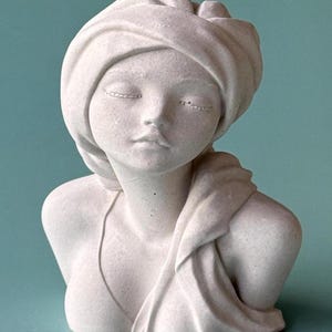 Concrete Woman Bust – Minimalist Female Sculpture, 10cm, Modern Home Decor, Art Statue, Shelf Accent, Gift for Her