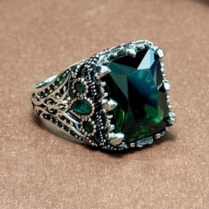 Handmade Emerald Color Ring, 925 Sterling Silver Green Stone Ring for Men,  Vintage Signet Ring, Unique Men&#39;s Jewelry, Gift for Him