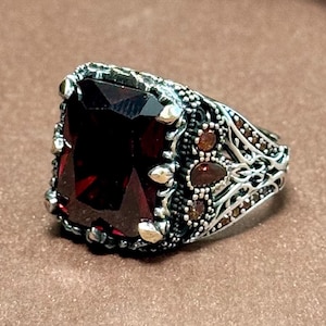Handmade 925 Sterling Silver Men&#39;s Ring with Red Agate Stone – Vintage Engraved Statement Ring, Minimalist Boho Jewelry, Unique Gift for Him