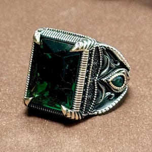Handmade Emerald Color Ring, 925 Sterling Silver Green Stone Ring for Men,  Vintage Signet Ring, Unique Men&#39;s Jewelry, Gift for Him