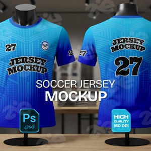 Könnte beinhalten: Blaues Fußballtrikot-Mockup mit der Nummer 27 auf der Vorder- und Rückseite. Das Trikot hat ein geometrisches Muster und die Worte "JERSEY MOCKUP" sind prominent dargestellt. Der Text "SOCCER JERSEY MOCKUP" ist ebenfalls enthalten.