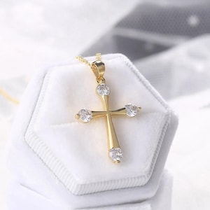 Round Cut Diamond Cross Pendant with Chain – 14k Gold Christian Necklace for Girls & Women – Moissanite Option, Baptism, Confirmation Gift.