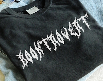 Emo Booktrovert Comfort Colors-shirt: Gothic Dark Academia Book Lover-T-shirt