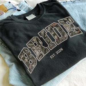 Personalisierte Camo Braut, um T-Shirt zu sein, Braut-Shirt für Jagd-Liebhaber