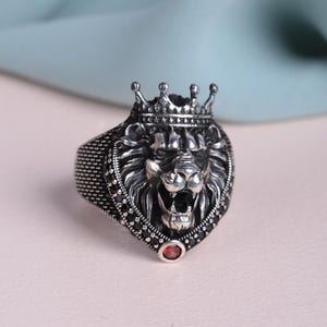 キングクラウン ライオンヘッドリング – 925スターリングシルバー ブラックジルコン付き – 男性用ハンドメイドアニマルリング – 彼への大胆なジュエリーギフト、ライオンヘッド