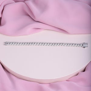 Bransoletka damska Iced Out Cuban Link, srebrny odcień, mikro cyrkonia sześcienna, luksusowa biżuteria hiphopowa, elegancka bransoletka typu statement, prezent dla dziewczyn