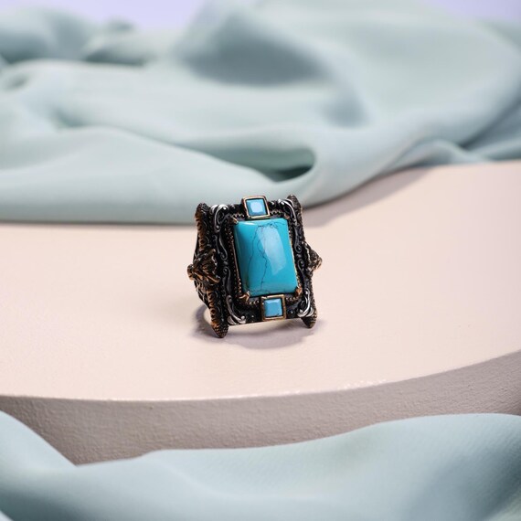 One-of-a-Kind Ottoman, Handcrafted Ottoman Style Men’s Ring with Turquoise Stone – Sterling Silver, Lion Detail, Unique Vintage-Inspired