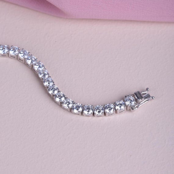 Elegant Sterling Silver Tennis Bracelet – Round Cut Diamond Simulated Bracelet for Women – Dainty, Minimalist, and Sparkling CZ Jewelry