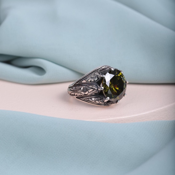 Exclusive Claw-Set Peridot Ring: Ottoman Design Statement Piece ,Precious Green Gemstone,Ottoman Inspired Design,Special Ring,Ottoman
