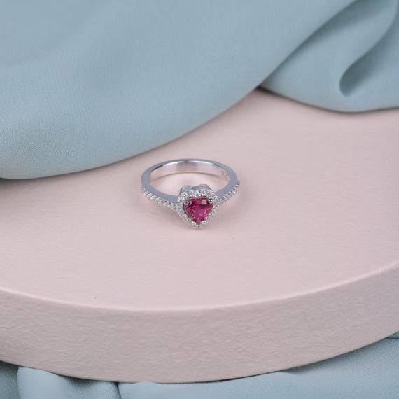 Minimal Heart Zircon Ring – Symbol of Infinite Love – Romantic Valentine's Day Gift for Her – Dainty Pinterest-Style Ring for Women, Mom