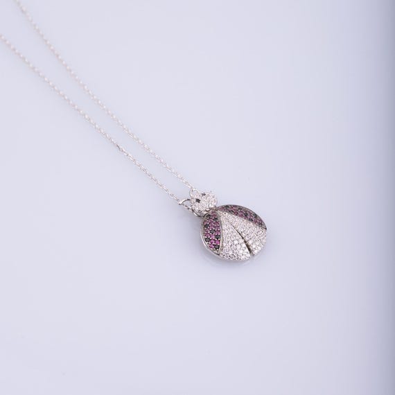 925 Silver Ladybug Pendant for Her - Playful Mini Heart Design Necklace, Glamorous Zircon Touches, Ideal Gift Idea, Womens Gift,