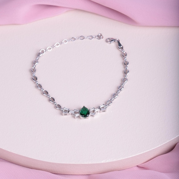 Sterling Silver Bracelet with Emerald Green Teardrop Crystal,Elegant Women’s Jewelry, Adjustable Chain, Gift for Her, Gift For Womens
