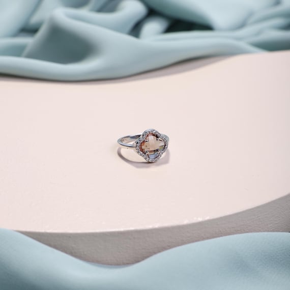 925 Sterling Silver Zultanite Clover Ring,Color Changing Stone,Minimalist Modern Design for Women,Women Ring,Gift for Women,Mothers Day Gift