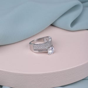 Anillo de compromiso con circonitas brillantes para ella: elegante anillo de compromiso de plata de ley, regalo de San Valentín.