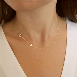Colar de coração com inicial lateral, colar com letras personalizadas, colar de coração sólido, presente personalizado, colar com nome, ideia de presente de aniversário