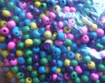 Bead mix, painted wood, mixed colors, 5-6mm irregular round. Sold per 90-gram pkg, approximately 1,100 beads.