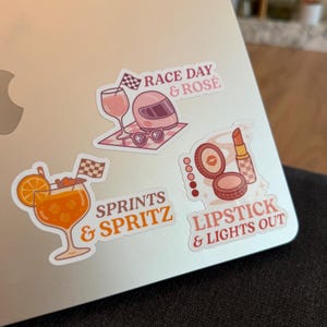 Motorsport Sticker Pack | Niedliche Racing Aufkleber für Frauen | Ästhetischer Renntag Merch | Grandprix Vinyl Aufkleber